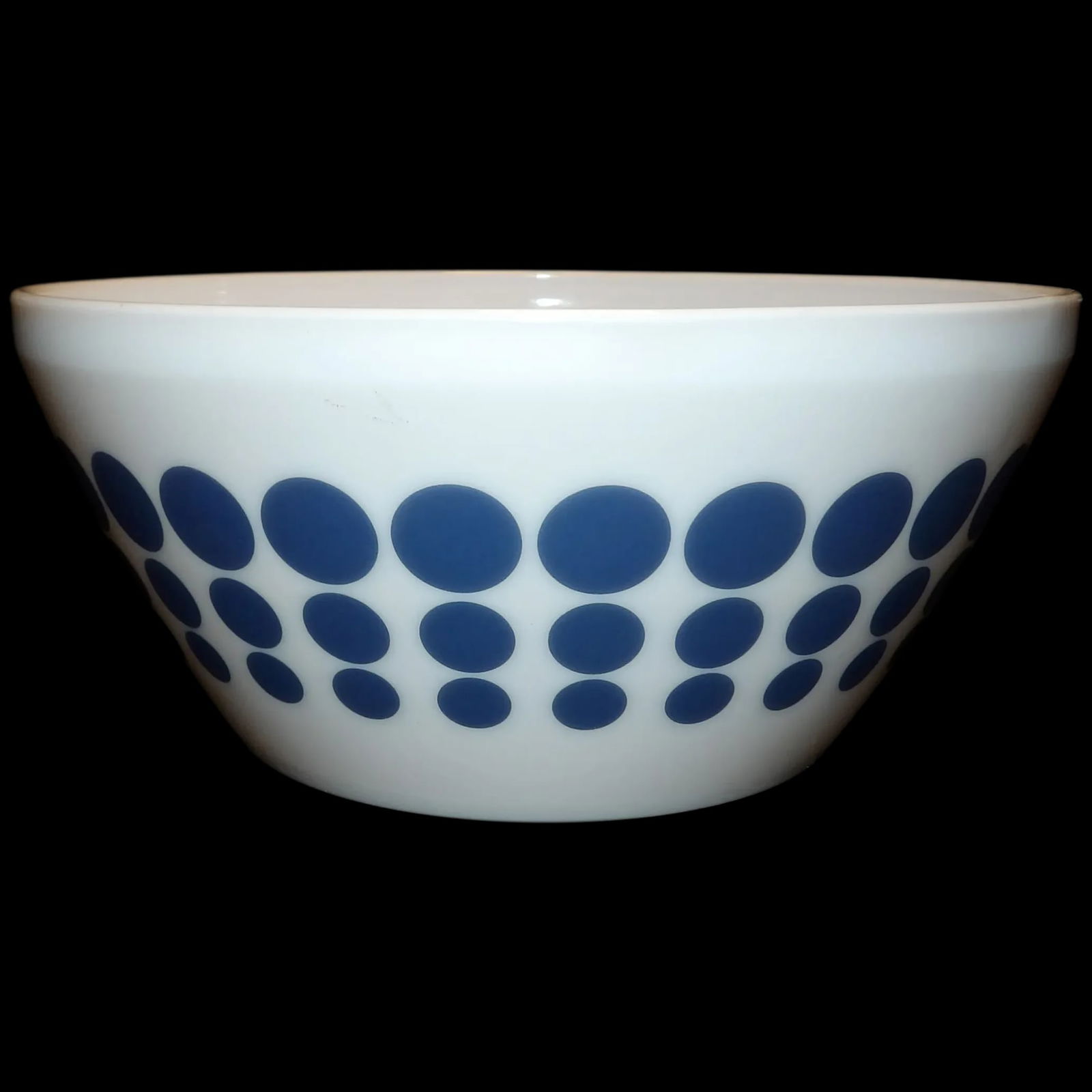 Pyrex Charm Spot 10 Cup Mixing Bowl: This Pyrex Charm Spot 10 Cup Mixing Bowl is in excellent condition. NO chips, cracks, or stains. It does have very minor beater marks in the bottom. Shipping: Domestic: Flat-rate of $19.00 to anywhere