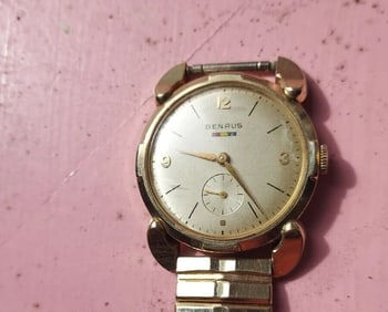 Vintage Benrus watch 10 K.g.f Frame Band second hand dial