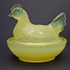1970’s Boyd’s Art Glass Hen Salt Cellar on the Nest Rare Lemon Ice Color