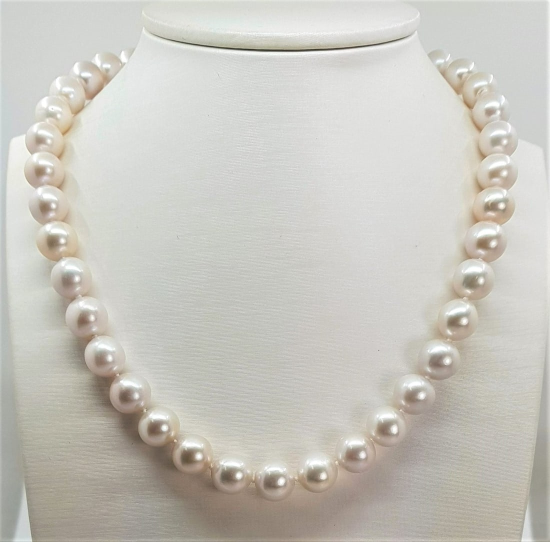 9x11.5mm Round White Edison Freshwater Pearls - 925 Silver - Necklace: Title:9x11.5mm Round White Edison Freshwater Pearls - 925 Silver - Necklace Description:Most freshwater pearls are nucleated by tissue, but Edison cultured pearls are nucleated with beads, exactly as