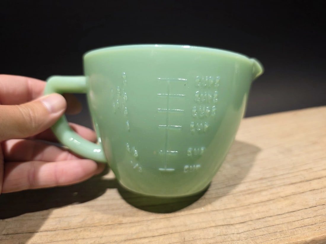 2 Cup Jadeite Glass Measuring Cup (1 of 15)