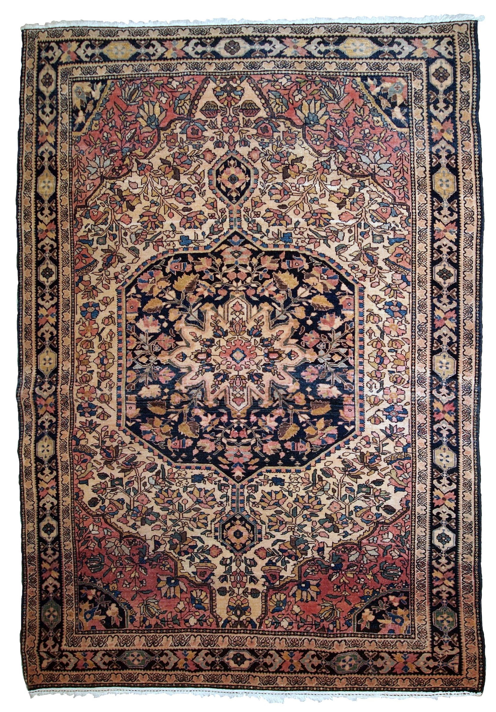 Handmade antique Persian Sarouk Farahan rug 4' x 6.3' (122cm x 192cm) 1900s: Title:Handmade antique Persian Sarouk Farahan rug 4' x 6.3' (122cm x 192cm) 1900s Origin:Middle East Dimension:4' x 6.3' (122cm x 192cm) Materials:wool Year:1900s Description:Handmade antique Sarouk F