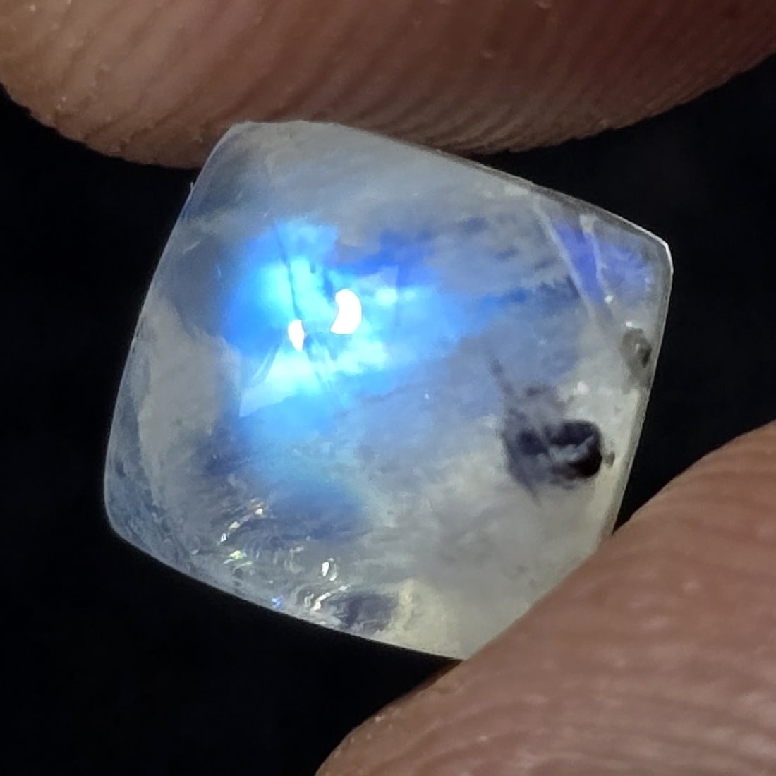 2.20 Ct "Top Quality" Natural Royal Blue Moonstone: Title: 2.20 Ct "Top Quality" Natural Royal Blue Moonstone Description:Gemstones: Natural Blue Moonstone Carat Weights: 2.20 ct Size or Dimensions: 7 X 6.60 X 5 mm Approx Materials &Techniques: Moonsto