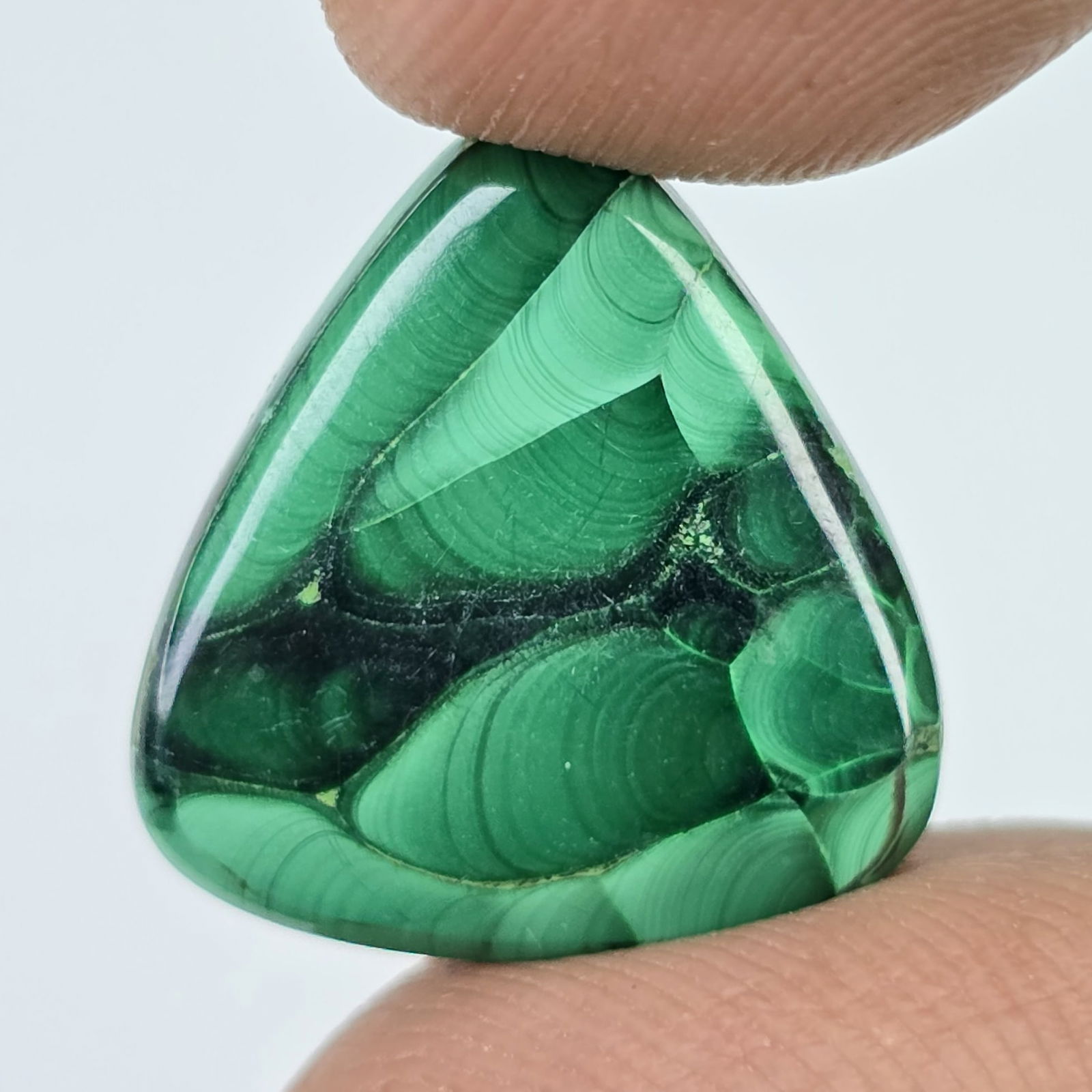 11.77 Ct Natural malachite: Title: 11.77 Ct Natural malachite Description:Gemstones: Natural Malachite / Carat Weights: 11.77 ct / Size or Dimensions: 17.30 X 16.30 X 3.50 mm / Treatment: No Materials &Techniques: Malachite Rese