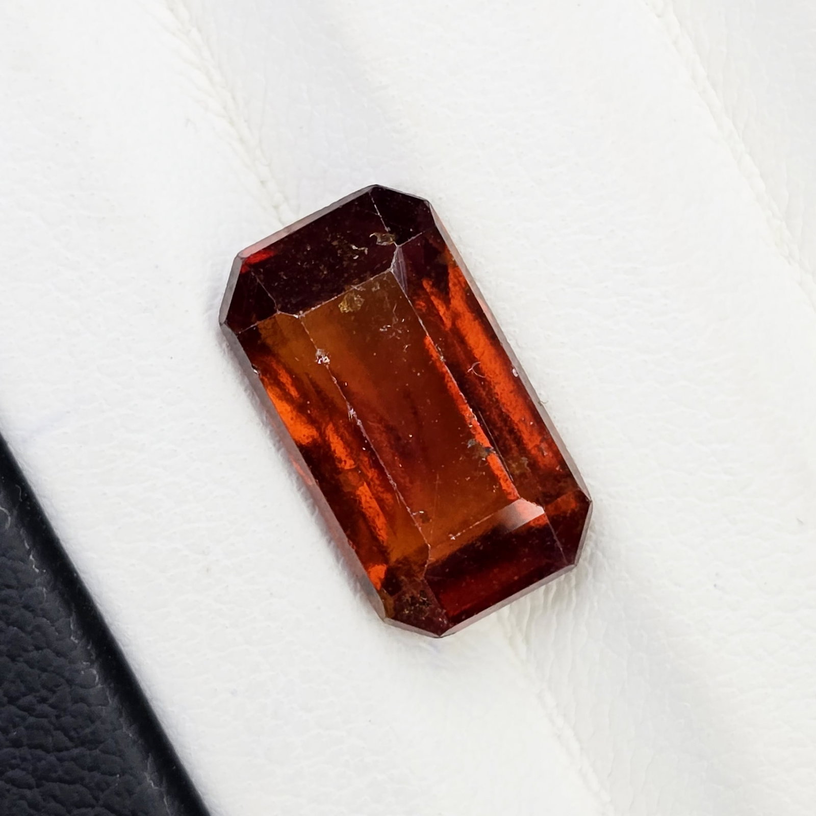 5.14 Ct Natural Hessonite Garnet: Title: 5.14 Ct Natural Hessonite Garnet Description:Gemstones: Natural Hessonite Garnet / Carat Weights: 5.14 ct / 13 X 7.30 X 5.40 mm / Treatment: None Materials &Techniques: Garnet Reserve: $15.00 S