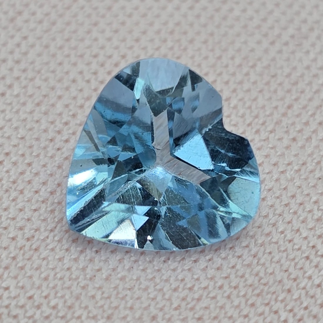 1.89 ct Natural Blue Topaz: Title: 1.89 ct Natural Blue Topaz Description:Gemstones: Natural Blue Topaz / Carat Weights: 1.89 ct / 8 X 8 mm / Treatment: Irradiated Materials &Techniques: Topaz Reserve: $10.00 Shipping: Domestic: