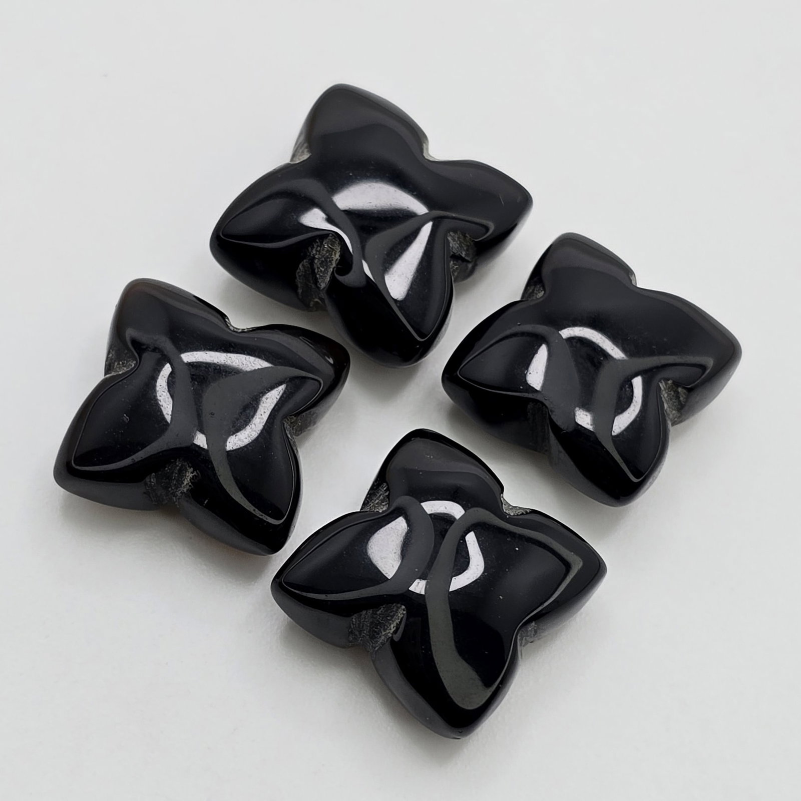 32.26 ct Natural Black Onyx Star (4 Pcs): Title: 32.26 ct Natural Black Onyx Star (4 Pcs) Description:Gemstones: Natual Onyx / Carat Weights: 32.26 ct / Size or Dimensions: 12 to 12.50 mm Materials &Techniques: Onyx Reserve: $10.00 Shipping: 