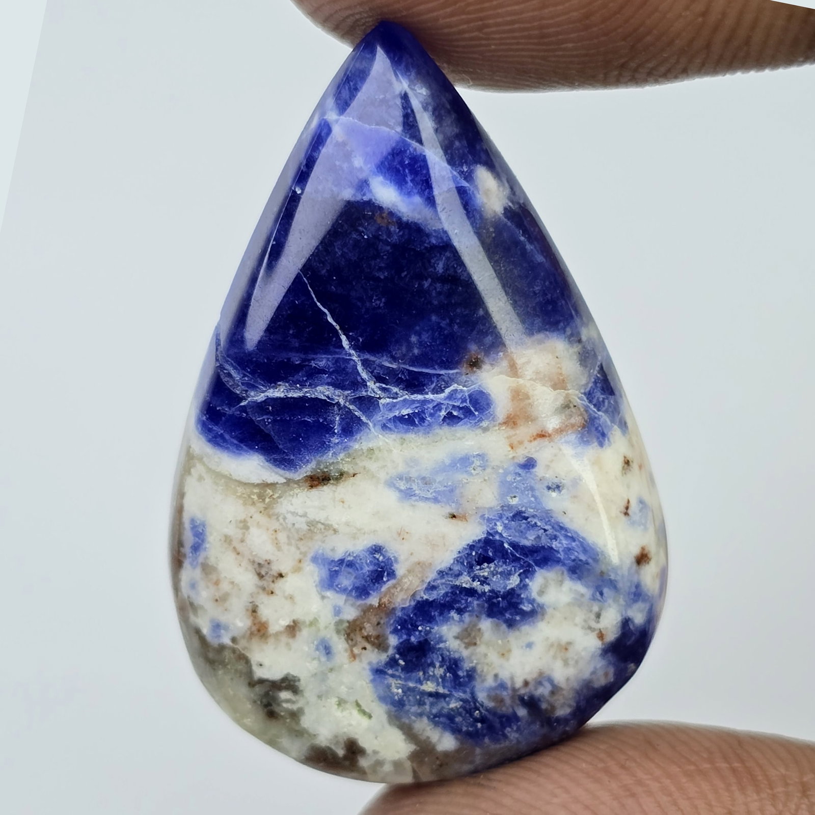 28.95 Ct Natural Sodalite: Title: 28.95 Ct Natural Sodalite Description:Gemstones: Natural Sodalite / Carat Weights: 28.95 ct / Size or Dimensions: 33 X 21 X 6 mm / Treatment: No Materials &Techniques: Sodalite Reserve: $15.00