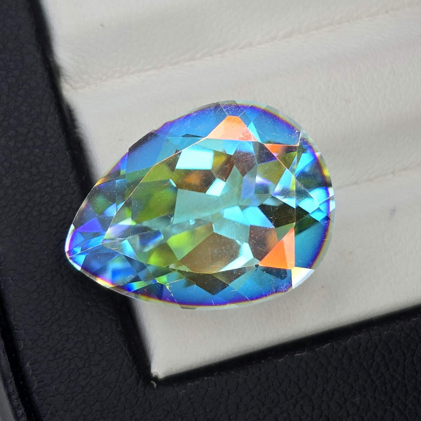 16 ct "Top Quality" Natural Mercury Glow Mystic Quartz: Title: 16 ct "Top Quality" Natural Mercury Glow Mystic Quartz Description:Gemstones: Natural Mystic Quartz / Carat Weights: 16 ct / Size or Dimensions: 20.30 X 15 X 10.20 mm / Treatment: Coated Materi