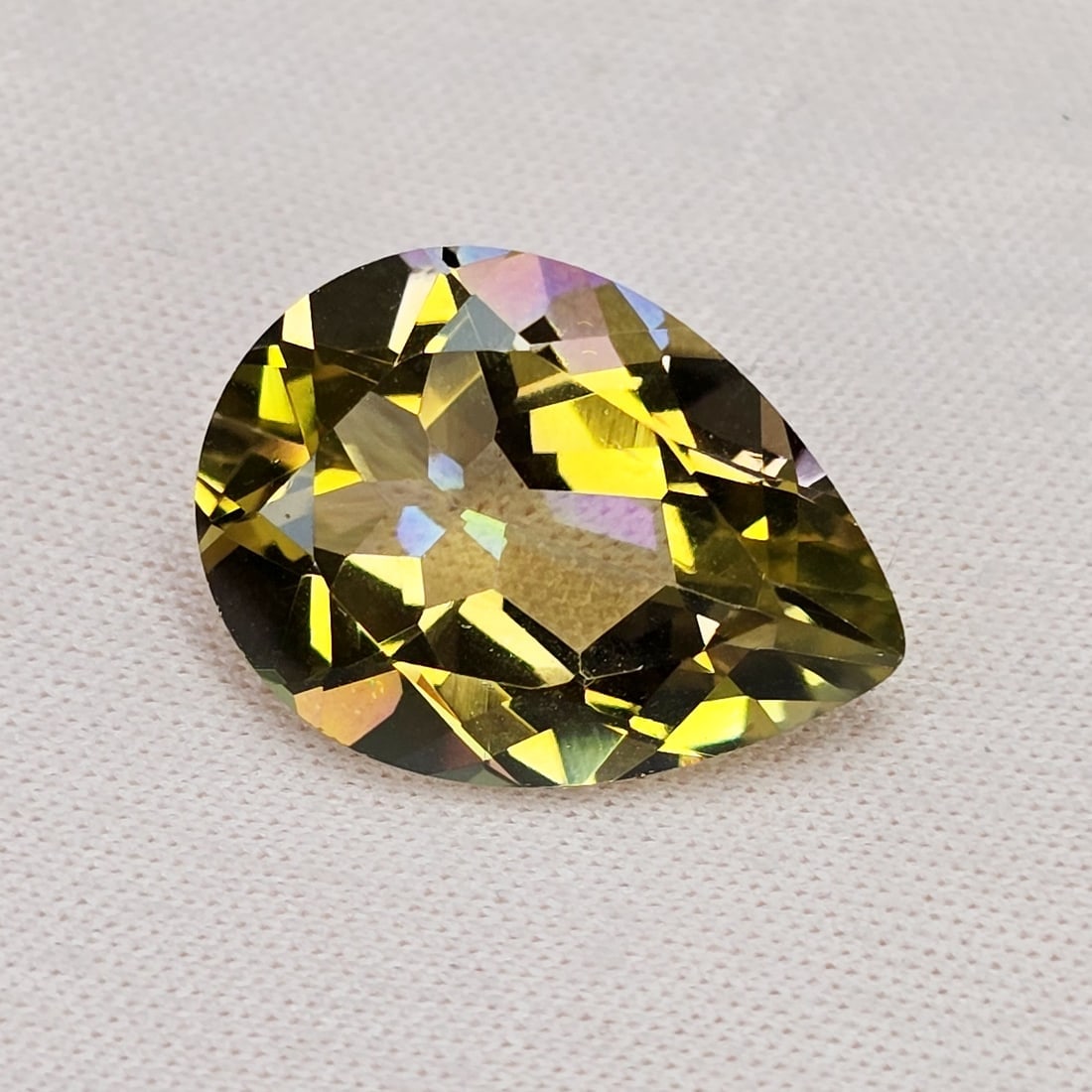 9.56 ct "Top Qulaity" Yellow Mystic Quartz: Title: 9.56 ct "Top Qulaity" Yellow Mystic Quartz Description:Gemstones: Natural Quartz / Carat Weights: 9.56 ct / Size or Dimensions: 18 X 13 X 8 mm / Treatment: Coated Materials &Techniques: Quartz