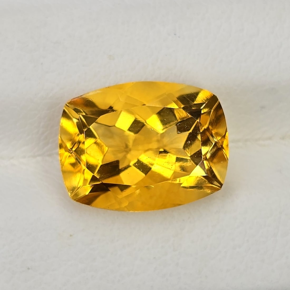 3.94 Ct "AAA Grade" Natural Citrine: Title: 3.94 Ct "AAA Grade" Natural Citrine Description:Gemstones: Natural Citrine / Carat Weights: 3.94 Ct / Size or Dimensions: 11 X 8.50 X 6.70 mm Materials &Techniques: Citrine Reserve: $15.00 Ship