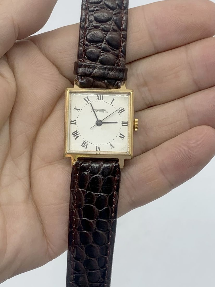 Raketa vintage men wrist watch / Russian antique unisex USSR watches: Title:Raketa vintage men wrist watch / Russian antique unisex USSR watches Description:Materials Band material: Leather Gold, Stainless steel Raketa vintage men wrist watch. Russian antique unisex whi