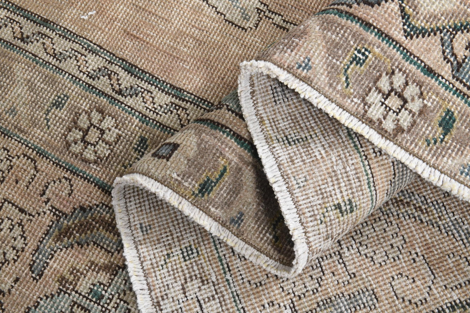 9'3x12 ft, ORANGE MINIMALIST RUG: Title: 9'3x12 ft, ORANGE MINIMALIST RUGDescription: This Turkish one-of-a-kind Anatolian Vintage Rug is hand-knotted and handwoven by the most skilled artisans who use pure wool, in muted, natural ton