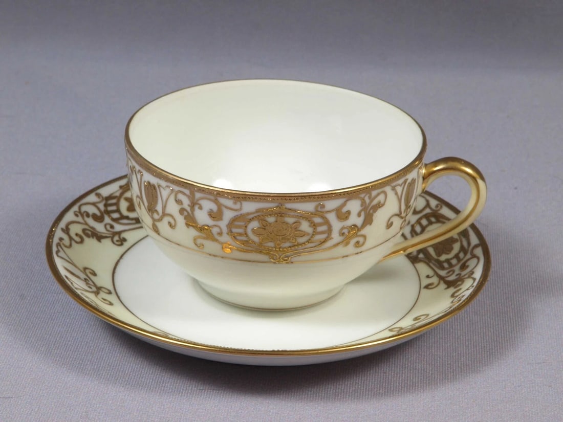 NORITAKE 175 Christmas Ball Coffee Tea Cup Saucer Set ANTIQUE 1920s Green Mark: This a very beautiful set of cup and saucer, made by Noritake in 175 often referred to as the “Christmas Ball” pattern. This is the longest running pattern ever made by Noritake, "175" has