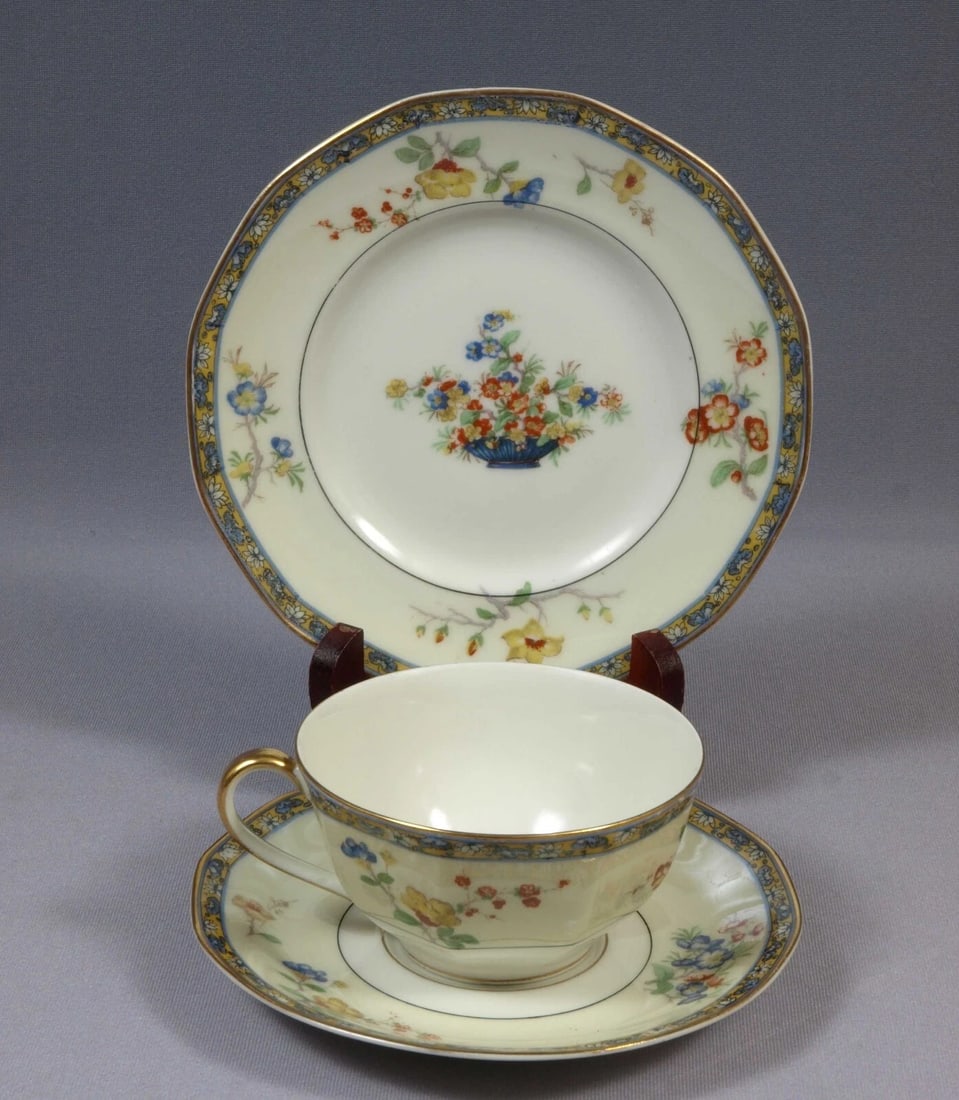Limoges France 1921 Montreux HAVILAND Octagon Coffee Tea Cup Dessert Plate Trio: This is a rare and gorgeous Octagonal trio of Coffee/Tea Cup, Saucer and Dessert Plate, made in Limoges, France by Theodore Haviland. The set is in Montreux pattern, made around 1920's The set include