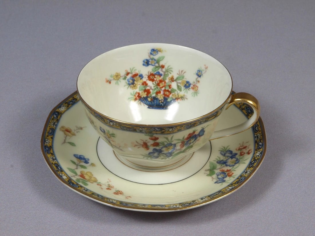 Limoges France 1921 Montreux HAVILAND Octagonal Coffee Tea Cup Saucer Set: This is a rare and gorgeous Octagonal set of Coffee/Tea Cup and Saucer, made in Limoges, France by Theodore Haviland. The set is in Montreux pattern, made around 1920's The set includes: 1 (one) Coffe