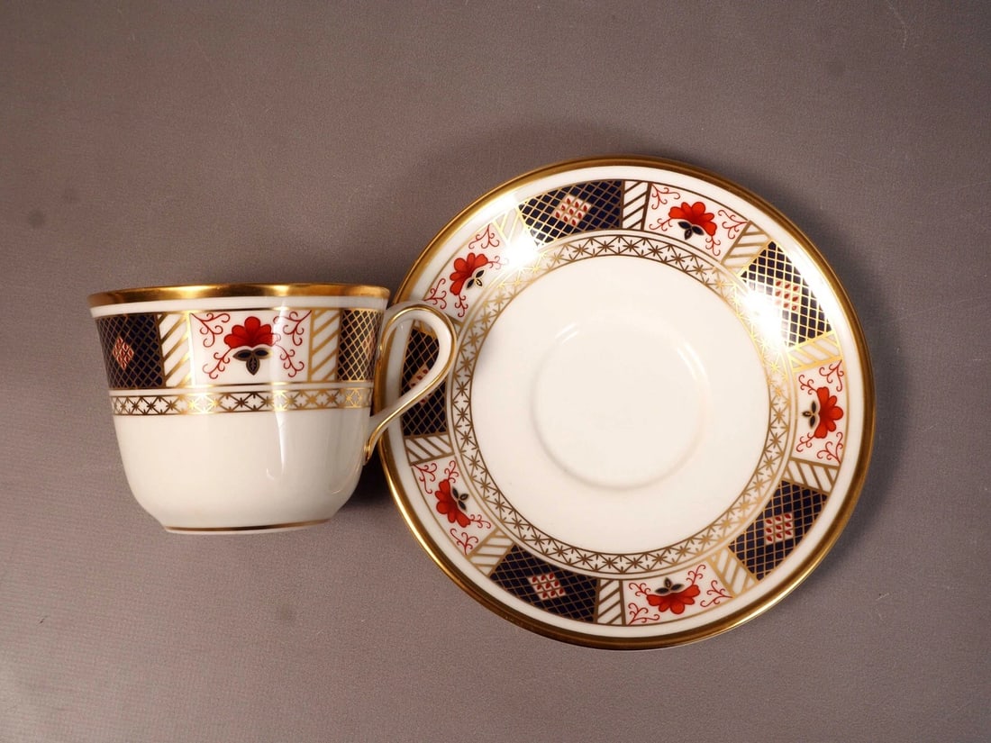 ROYAL CROWN DERBY BORDER Imari Coffee Tea Cup Saucer Set Cobalt England: This is a beautiful and timeless Coffee/Tea Cup and Saucer Set made by Royal Crown Derby. The set is in DERBY BORDER pattern. It is decorated with cobalt blue and rust border with gold rim. The set is