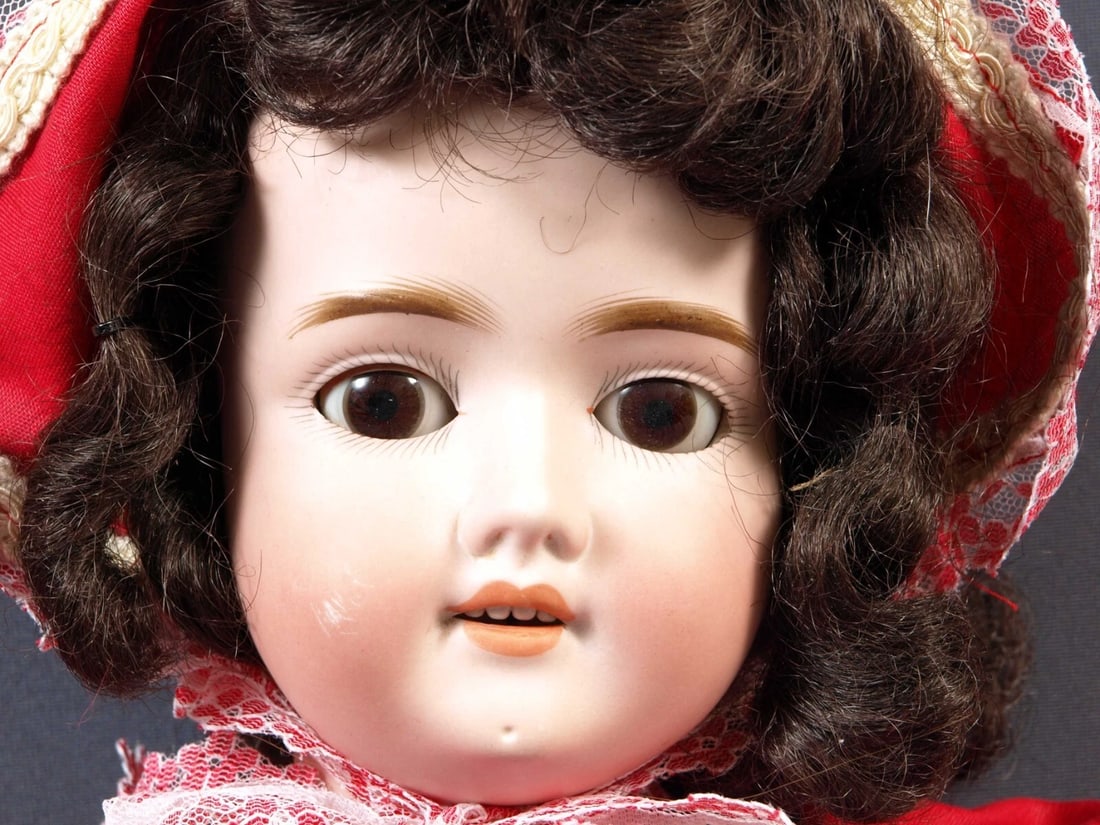 Schoenau & Hoffmeister Doll RARE Bisque Composition 1909 Antique: This is a beautiful, large Antique Baby doll made by Schoenau & Hoffmeister in Germany. She is made in 1909 and she is 22" tall She has a bisque head and composition body. She has a beautiful face wit