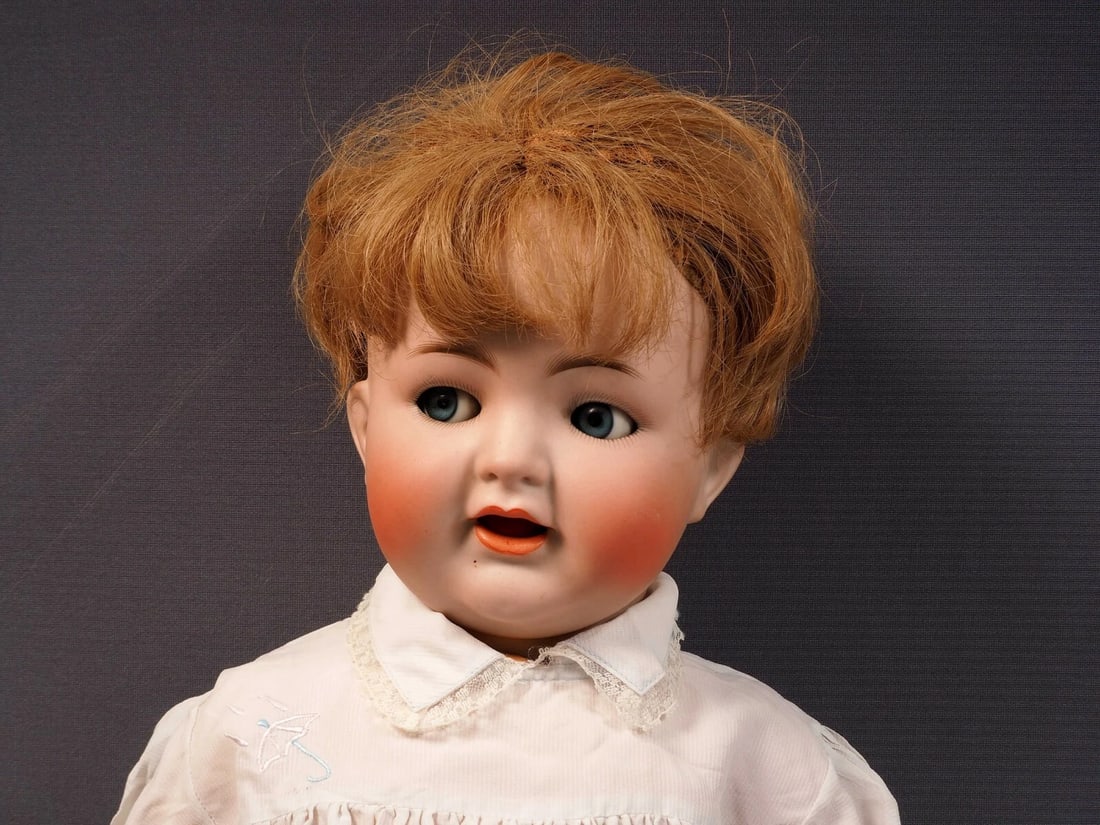 SIMON & HALBIG K Star R 126 Baby Doll Germany Bisque Flirty eyes LARGE 60 cm 24": This is a beautiful, large 24" Antique Simon and Halbig Baby doll. The doll is made in Germany. She has a bisque head and composition body. She has a beautiful face with blue, open and close eyes. It