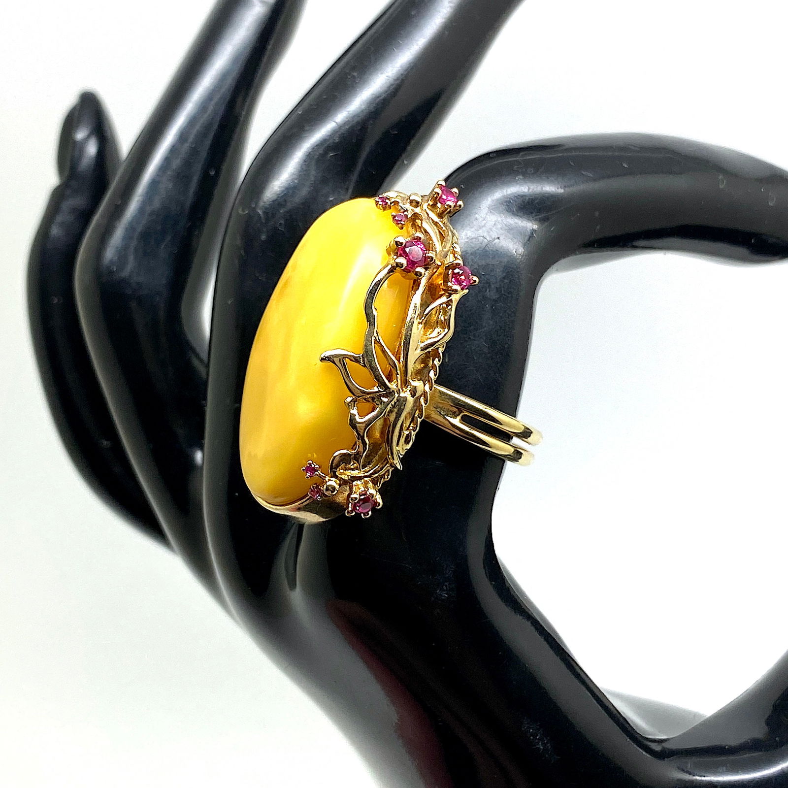 Staggering Vintage Amber Ring (1 of 11)