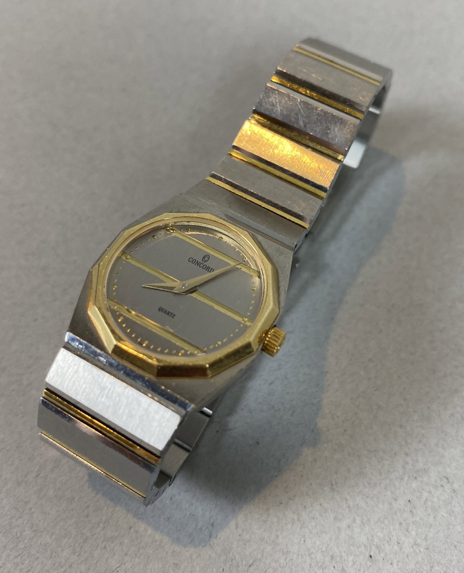 Luxury Two Tone Concord Mariner SG Women's or Ladies' Wrist Watch: Title: Luxury Two Tone Concord Mariner SG Women's or Ladies' Wrist Watch Description: This Swiss watch is beautiful and made with high quality materials and craftsmanship. The back of the case is stam