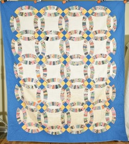 40's Double Wedding Ring Quilt, Nice Blue!