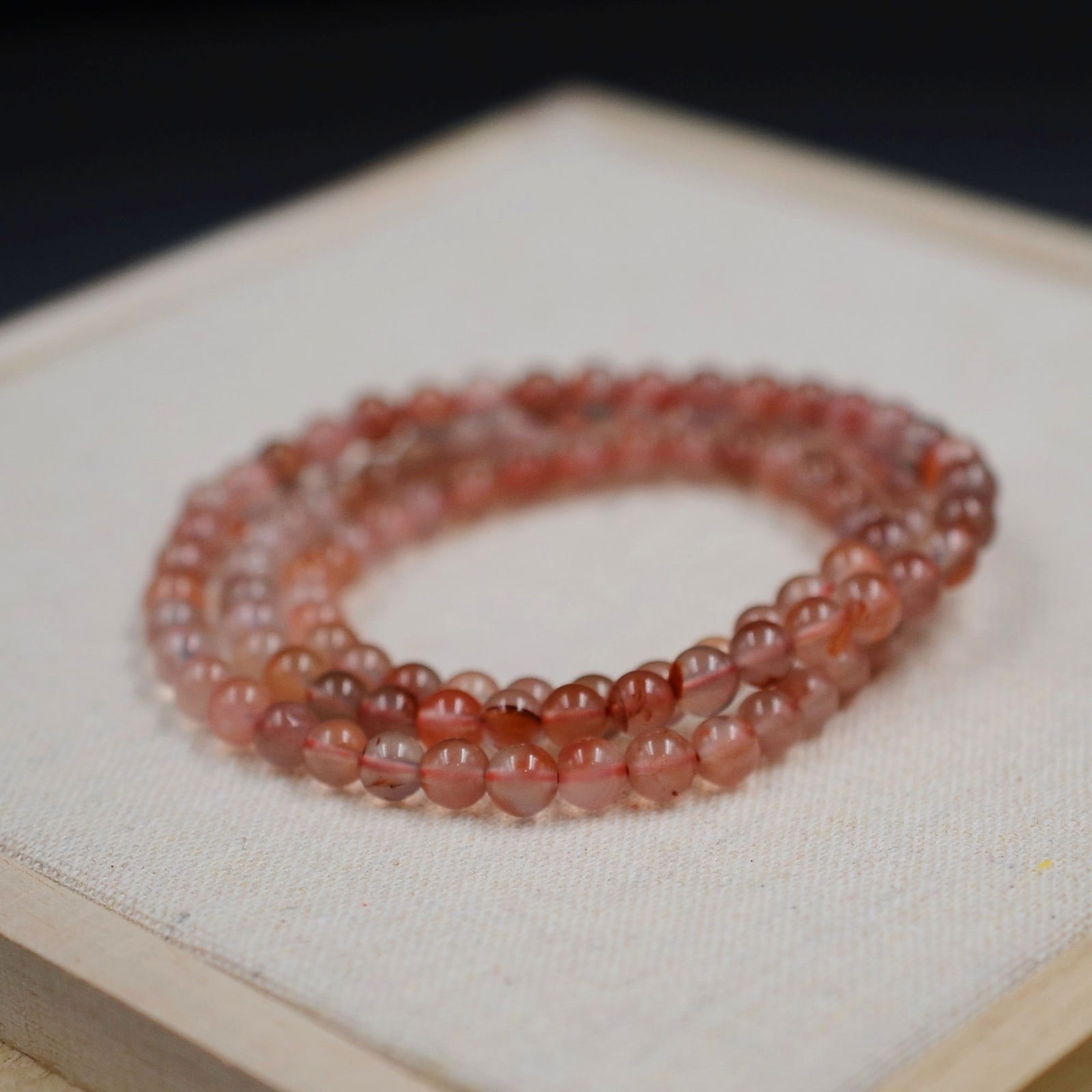 Tibetan Antique Amber Onyx - Necklace: Title:Tibetan Antique Amber Onyx - Necklace Origin:Asian private collection Date/Period:20th Materials:agate Description:Size: about 66cm (length), Tibetan amber and agate necklace. There are signs of