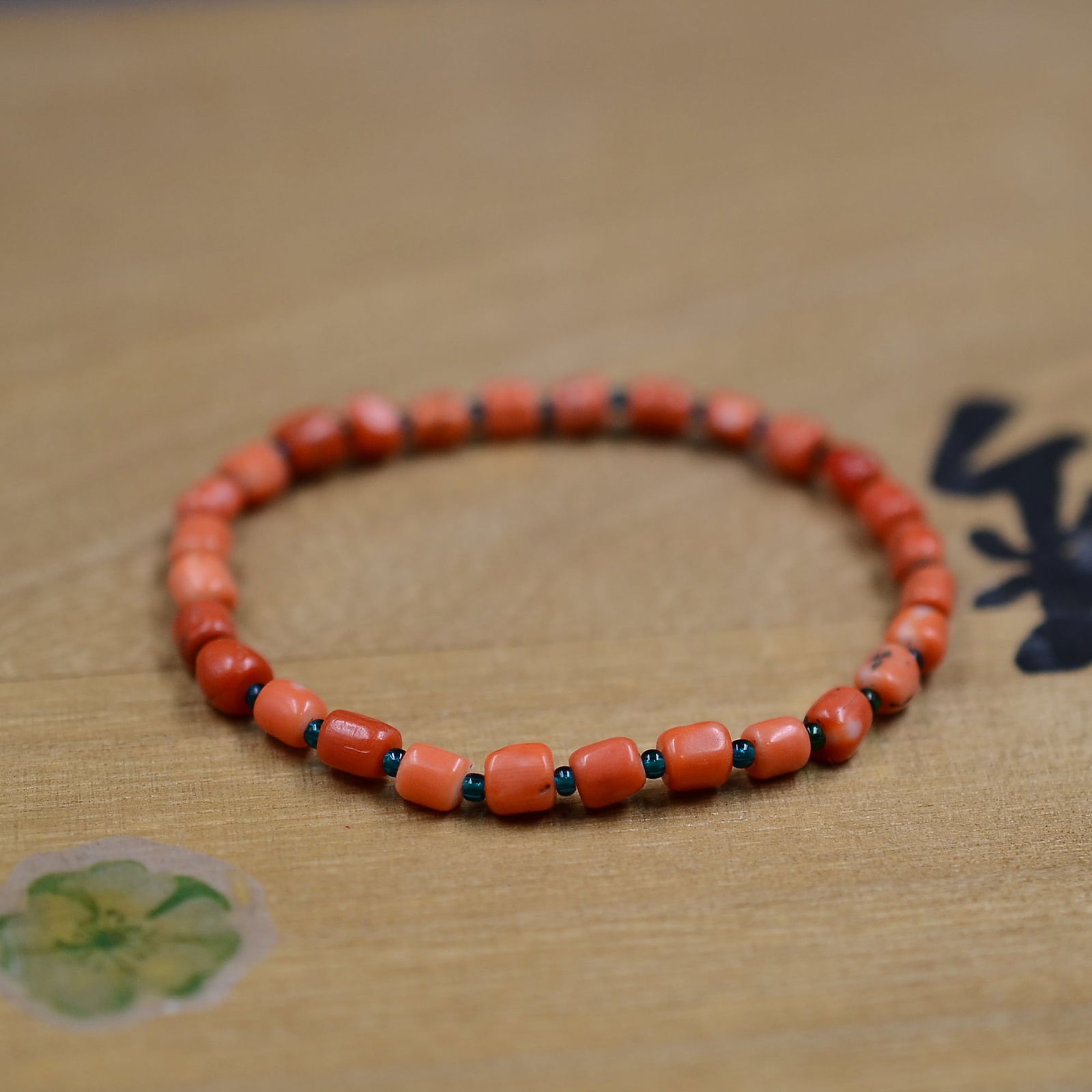 Japanese Antique Coral Bracelet: Title:Japanese Antique Coral Bracelet Origin:Asian private collection Date/Period:19th Materials:coral Description:Size: about 14cm (length), Japanese antique coral bracelet. There are signs of wear,