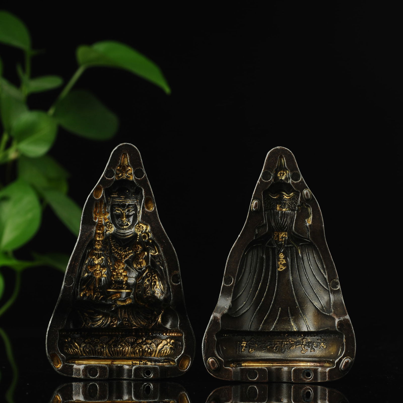 Tibetan Antique Bronze Buddha Mould: Title:Tibetan Antique Bronze Buddha Mould Origin:Asian private collection Date/Period:20th Materials: Description:Size: about 11x7x8 cm, Tibetan antique Buddha statue sharpener. For historical reasons