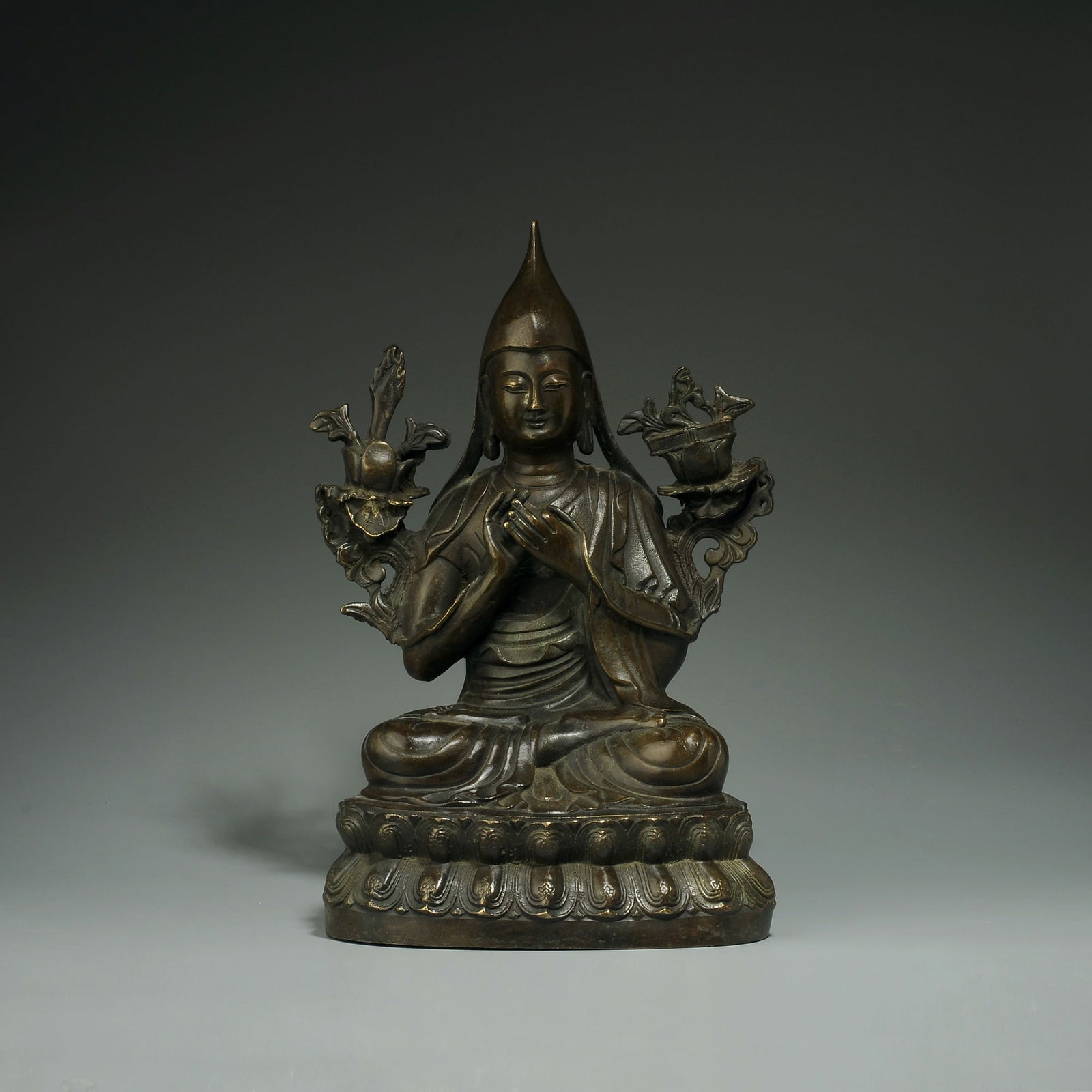 Tibetan Antique Bronze buddha statue-Zonkeba: Title:Tibetan Antique Bronze buddha statue-Zonkeba Origin:Asian private collection Date/Period:20th Materials: Description:Size: about 30x19x15cm, Early 20th Century Bronze buddha statue, Tibetan Anti