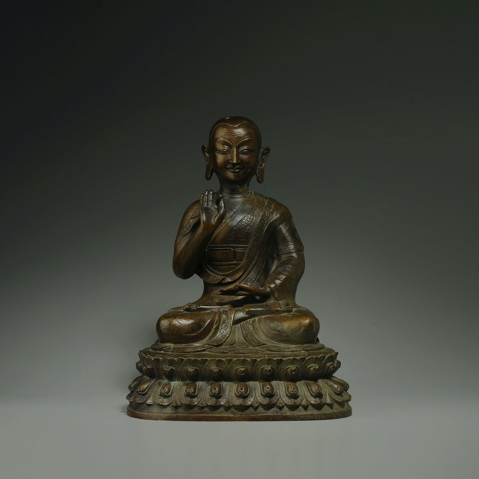 Tibetan Antique Bronze buddha statue-Zonkeba: Title:Tibetan Antique Bronze buddha statue-Zonkeba Origin:Asian private collection Date/Period:20th Materials: Description:Size: about 34x25x20cm, Early 20th Century Bronze buddha statue, Tibetan Anti