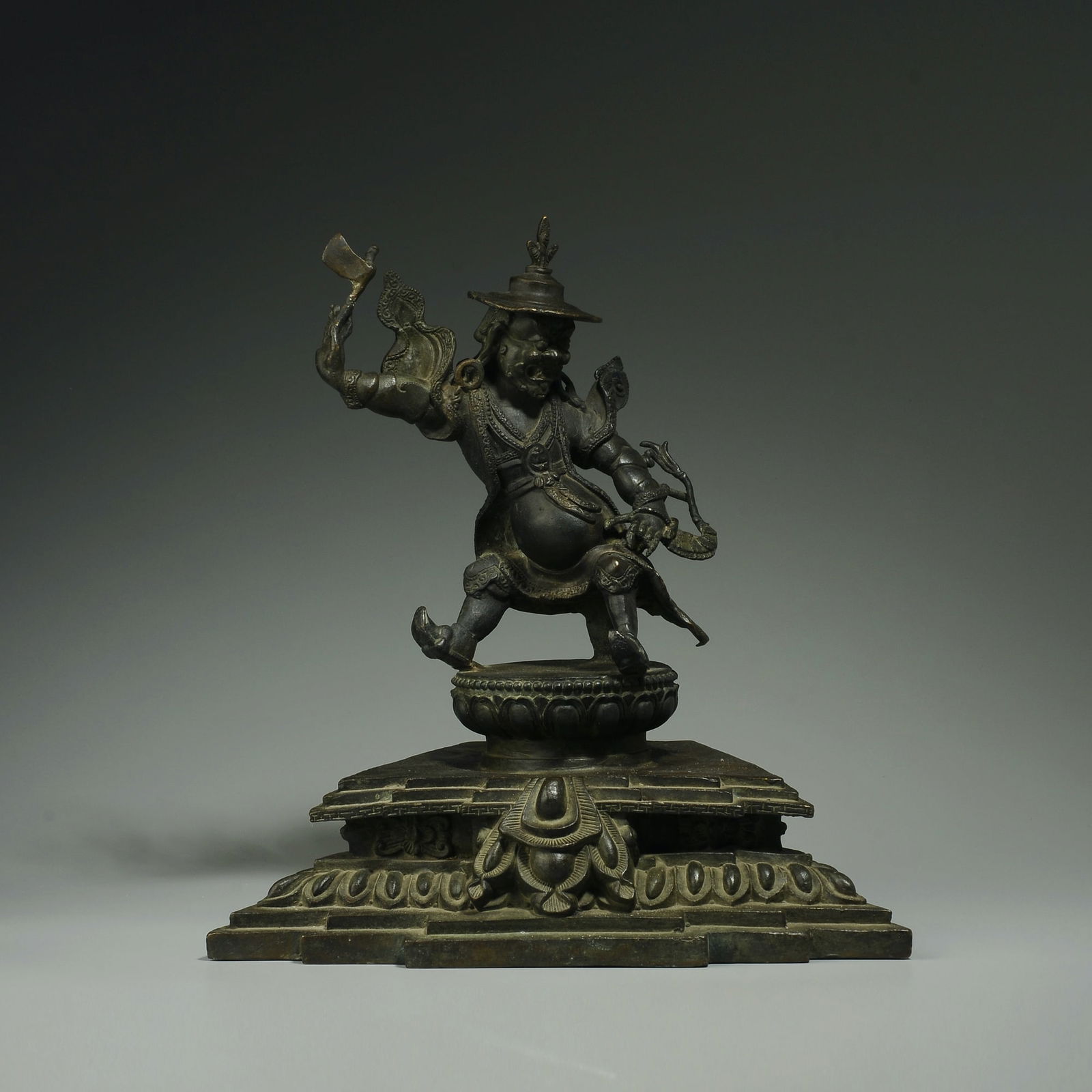 Tibetan Antique Bronze buddha statue: Title:Tibetan Antique Bronze buddha statue Origin:Asian private collection Date/Period:20th Materials: Description:Size: about 32x30x18cm, Early 20th Century Bronze buddha statue, Tibetan Antique Bron