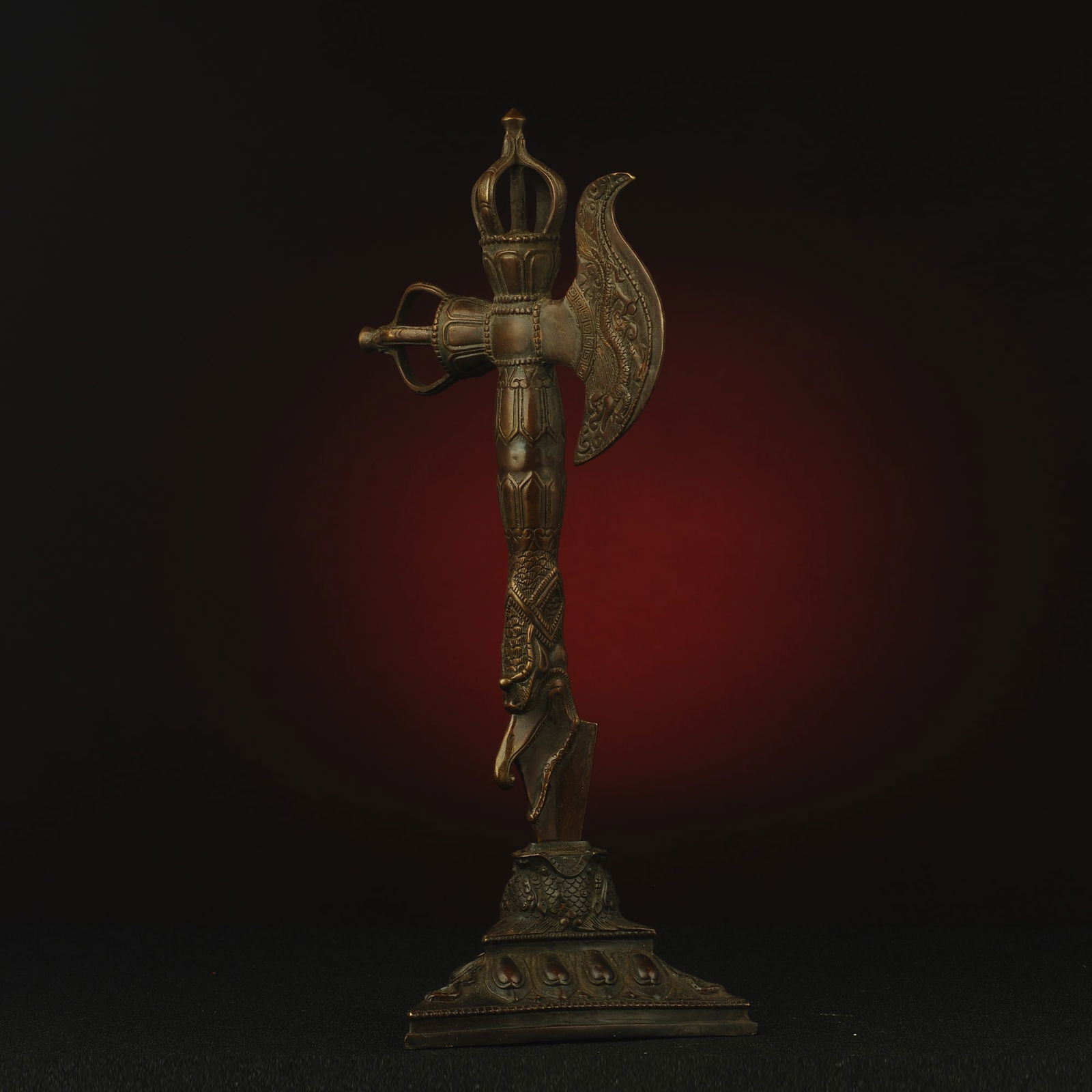 Tibetan Antique Bronze buddha statue-four-armed buddha: Title:Tibetan Antique Bronze buddha statue-four-armed buddha Origin:Asian private collection Date/Period:20th Materials: Description:Size: about 33x15x13cm, Early 20th Century Bronze statue, Tibetan A