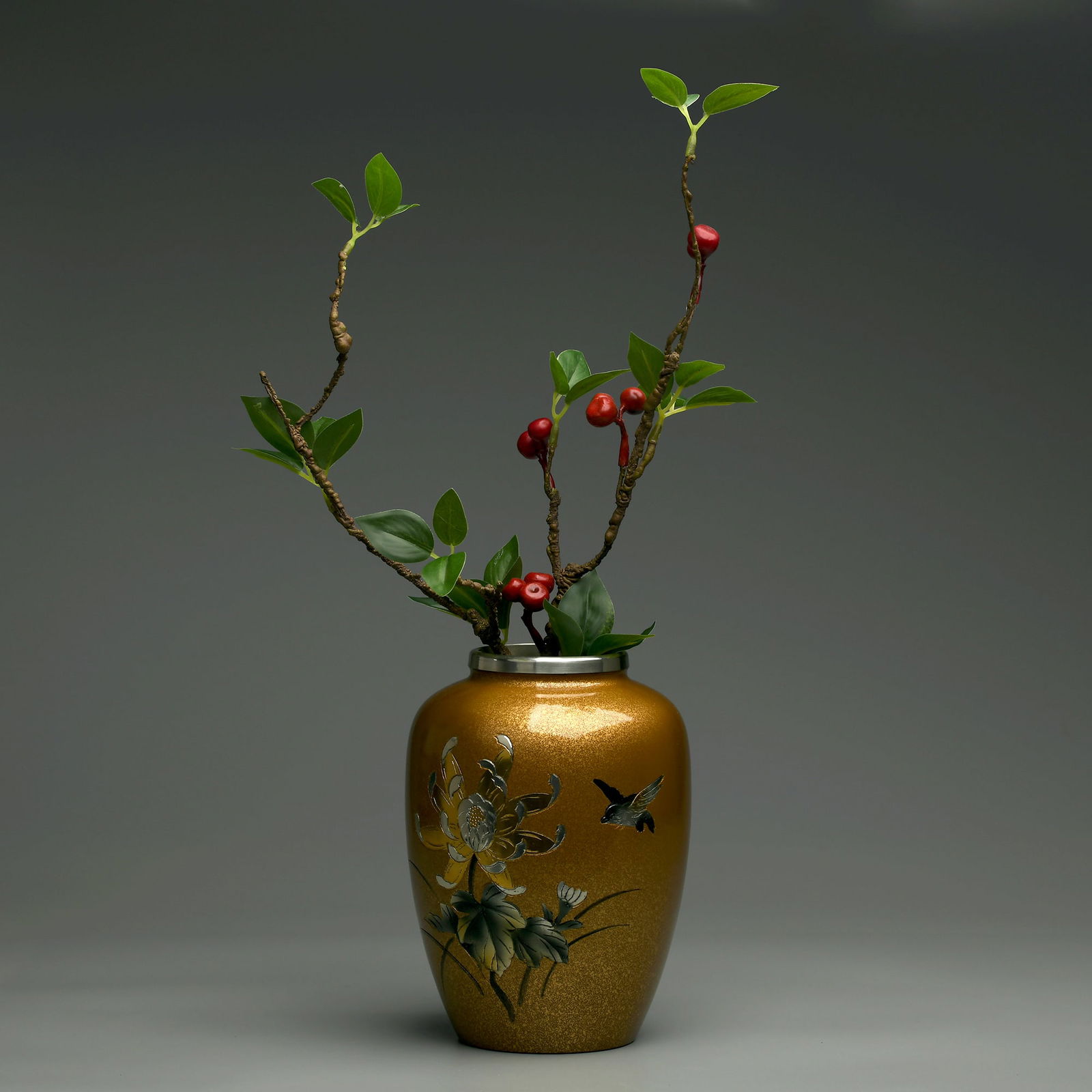 Japanese Showa Period Bronze Chrysanthemum Vase - Ikebana Art: Title:Japanese Showa Period Bronze Chrysanthemum Vase - Ikebana Art Origin:Asian private collection Date/Period:20th Materials: Description:Size: ahout 17x13x13 cm, exquisite Japanese antique bronze v