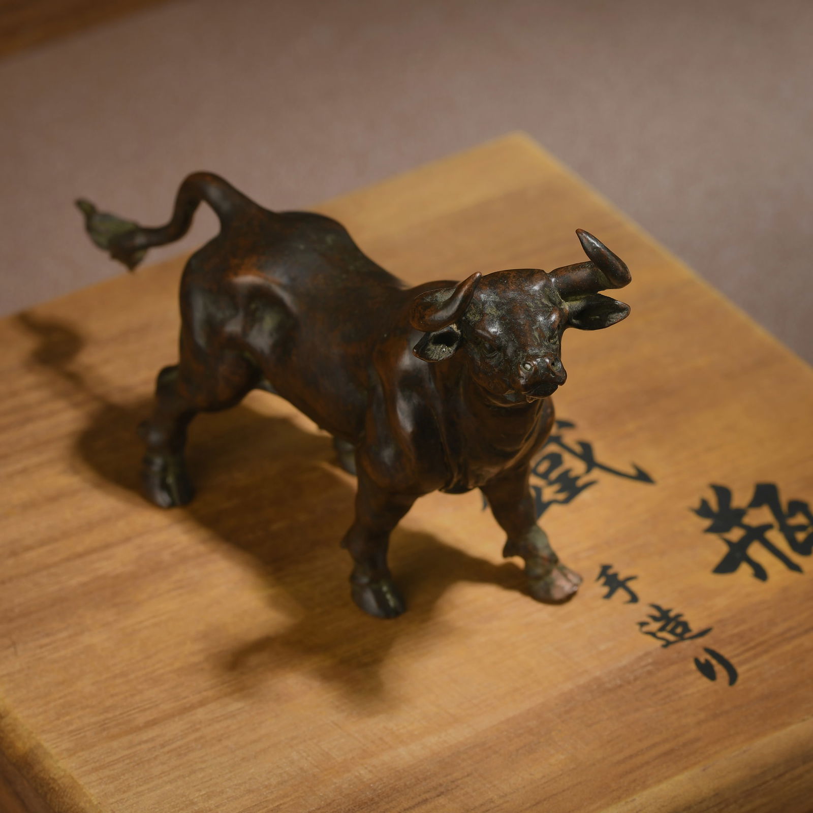 Japanese Showa Period Bronze Animal Sculpture - Bull: Title:Japanese Showa Period Bronze Animal Sculpture - Bull Origin:Asian private collection Date/Period:20th Materials: Description:Size: ahout 14x4x9 cm, exquisite Japanese antique animal sculpture, h