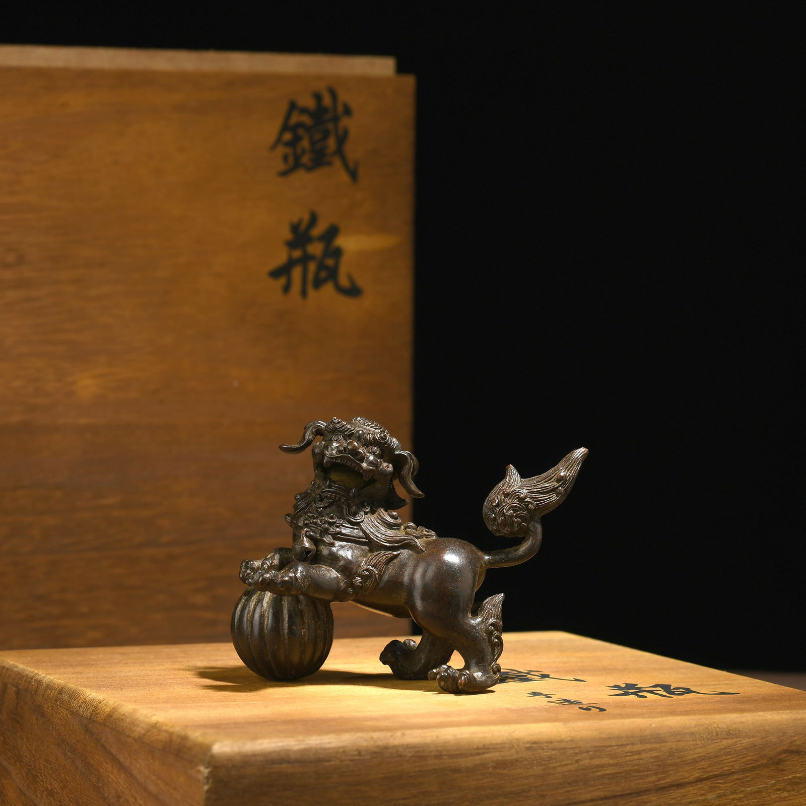 Japanese Meiji Period Bronze Animal Sculpture - Lion: Title:Japanese Meiji Period Bronze Animal Sculpture - Lion Origin:Asian private collection Date/Period:20th Materials: Description:Size: ahout 8x5x6 cm, exquisite Japanese antique animal sculpture, ha