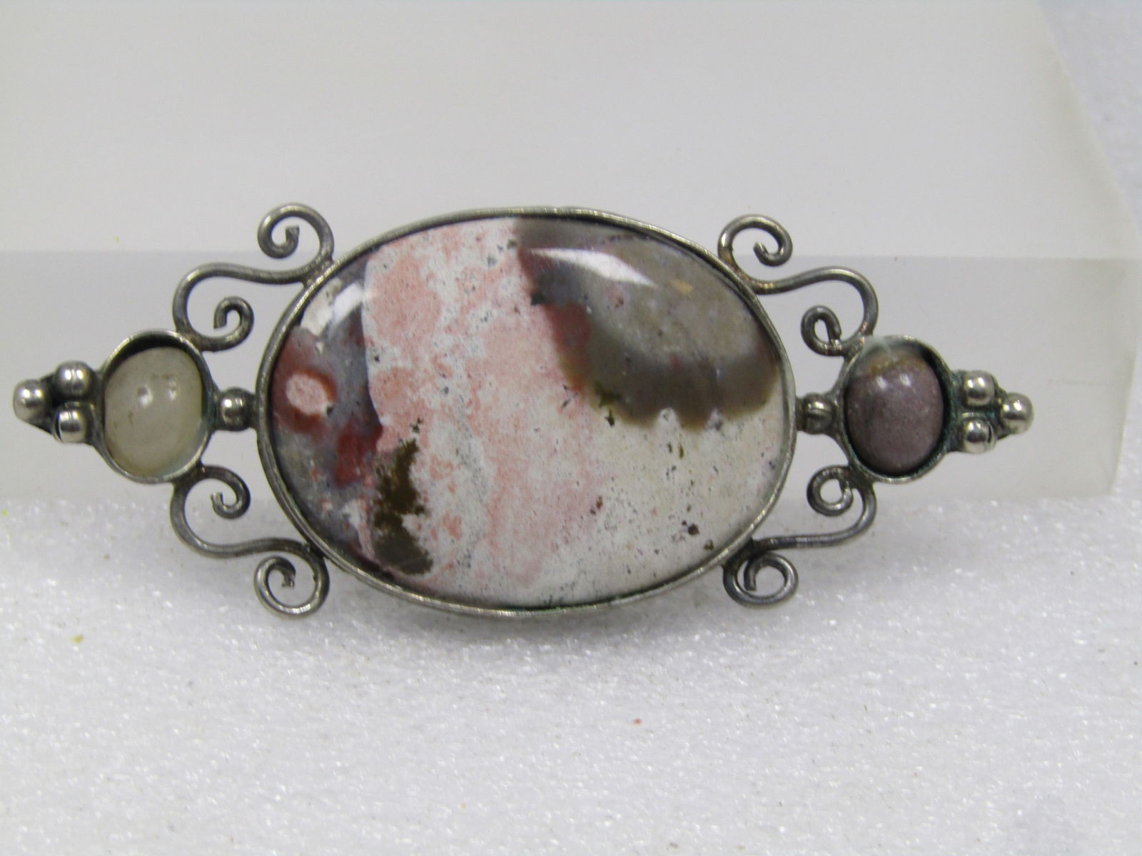 Vintage Southwestern Agate Brooch, 1980's, Silver Tone: Vintage Southwestern Agate Brooch, 1980's, Silver Tone. This is set in a scrolled silver tone framed setting with silver beaded accents typical in Southwestern jewelry. The main stone is pink/gray aga