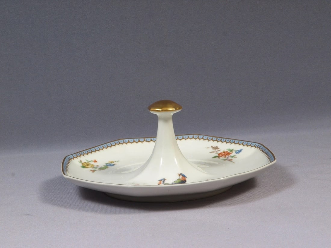 Limoges France HAVILAND PARADISE LARGE Cake Tray Dish Octagon Antique Handle: This is a rare and gorgeous Octagonal Serving Tray/Dish made in Limoges, France by Theodore Haviland. The tray is 19" in diameter and 4" tall to the end of the handle. It is in good used antique condi