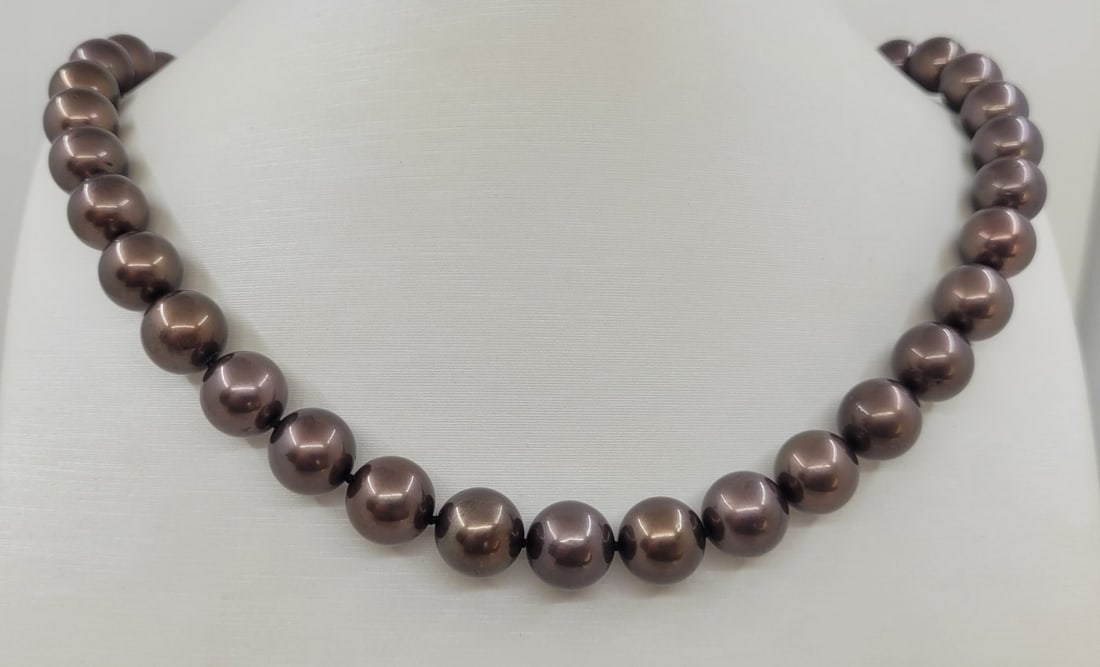 Necklace Chocolate Tahitian Pearls 10x11mm: Title:Necklace Chocolate Tahitian Pearls 10x11mm Description:This exceptional necklace features chocoloate brown Tahitian pearls.. Each pearl is meticulously matched by attributes such as size, shade 