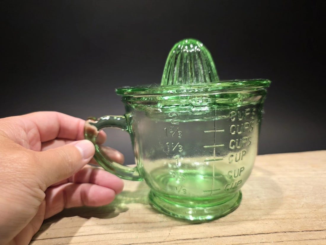 2 Cup Green Glass Measuring Cup Juicer Reamer Set (1 of 17)