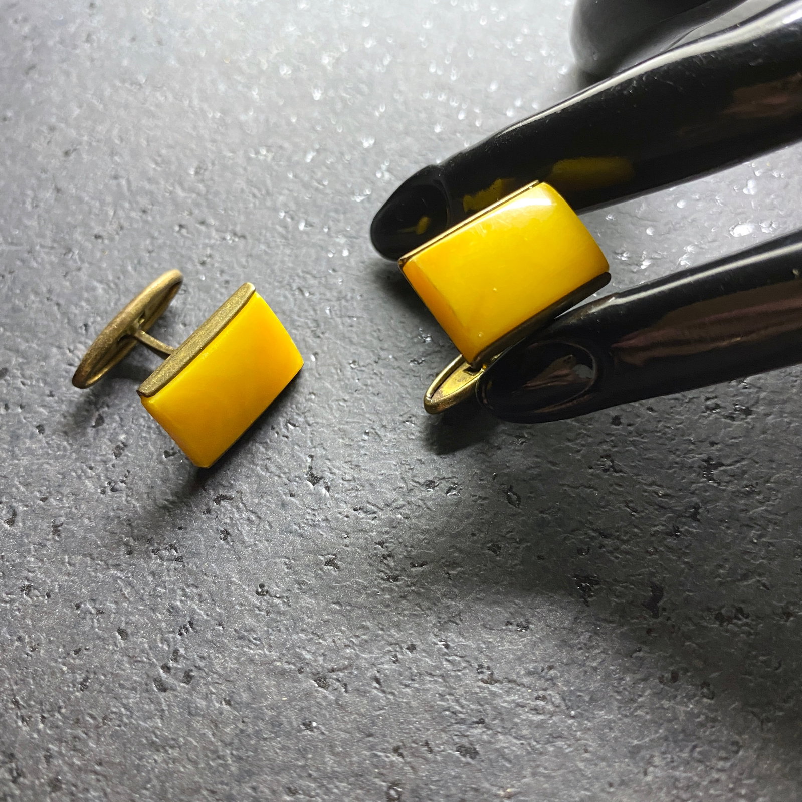 Magnificent Amber Cufflinks: Title:Magnificent Amber Cufflinks Metal:None Gemstone:Amber Weight:7.4 g Size:Size: 13.0 x 20.0 x 23.3 mm Size: 0.512 x 0.787 x 0.917 inches Made of:(Reconstituted Amber or Whole Stone):Whole Stone Ad