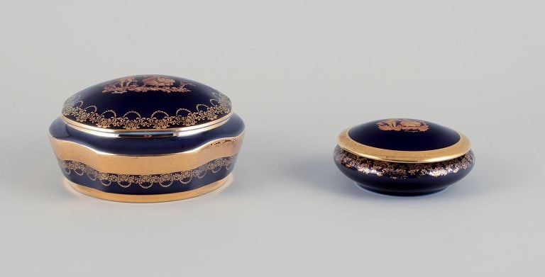 Limoges, France. Two lidded porcelain jars decorated with 22-karat gold leaf and a beautiful royal: Limoges, France. Two lidded porcelain jars decorated with 22-karat gold leaf and a beautiful royal blue glaze. Scène galante. Approximately 1970. Provenance: From a large French private collectio