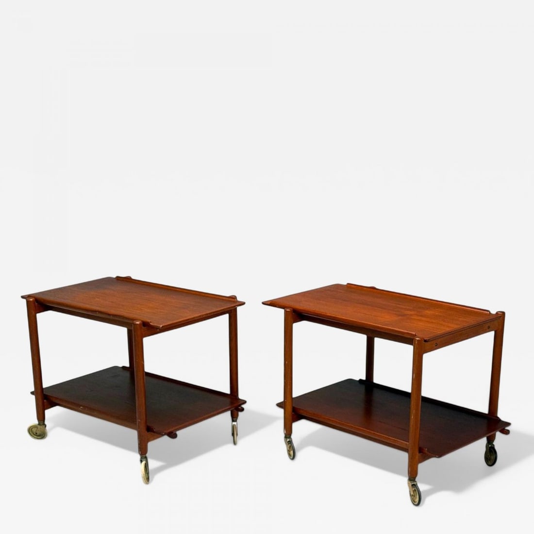 Poul Hundevad, Danish Modern, Teak, Expandable Bar Carts, Denmark, 1950s: Title: Poul Hundevad, Danish Modern, Teak, Expandable Bar Carts, Denmark, 1950s Description: Poul Hundevad, Domus, Danish Mid-Century Modern, Teak, Expandable Serving Carts, Denmark, 1950s Pair of exp