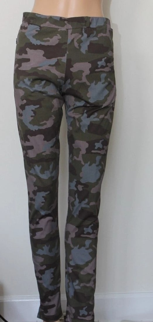 GIVENCHY PARIS SIZE L 100% COTTON LEGGINGS PANTS SKINNY CAMOUFLAGE: NH5 GIVENCHY SIZE L LEGGINGS 100% COTTON WITH ZIPPERS SUPER SEXY PLEASE, CHECK OUR OTHER VINTAGE DESIGNER'S UNIQUE COLLECTIONS. ALL OUR ITEMS ARE IN GOOD CONDITION. Reserve: $300.00 Shipping: