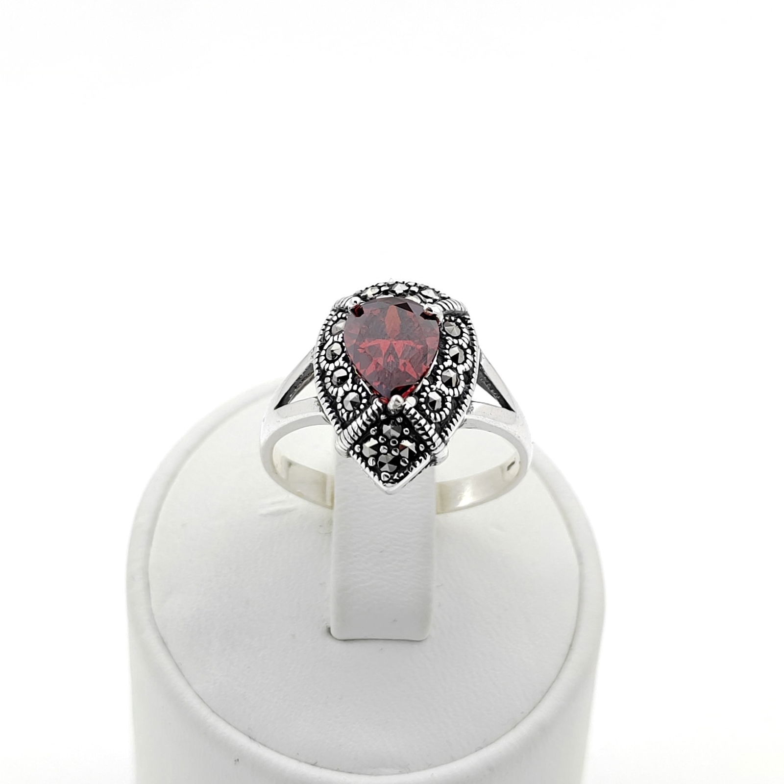 925 Silver Ladies Ring Ornated with Red Zircon and Marcasite: Title: 925 Silver Ladies Ring Ornated with Red Zircon and Marcasite Description: 925 Silver Ladies Ring Ornated with Red Zircon and Marcasite. -Total Weight:4.7g -Size:US Size 9.50 (19.50mm) With Gift