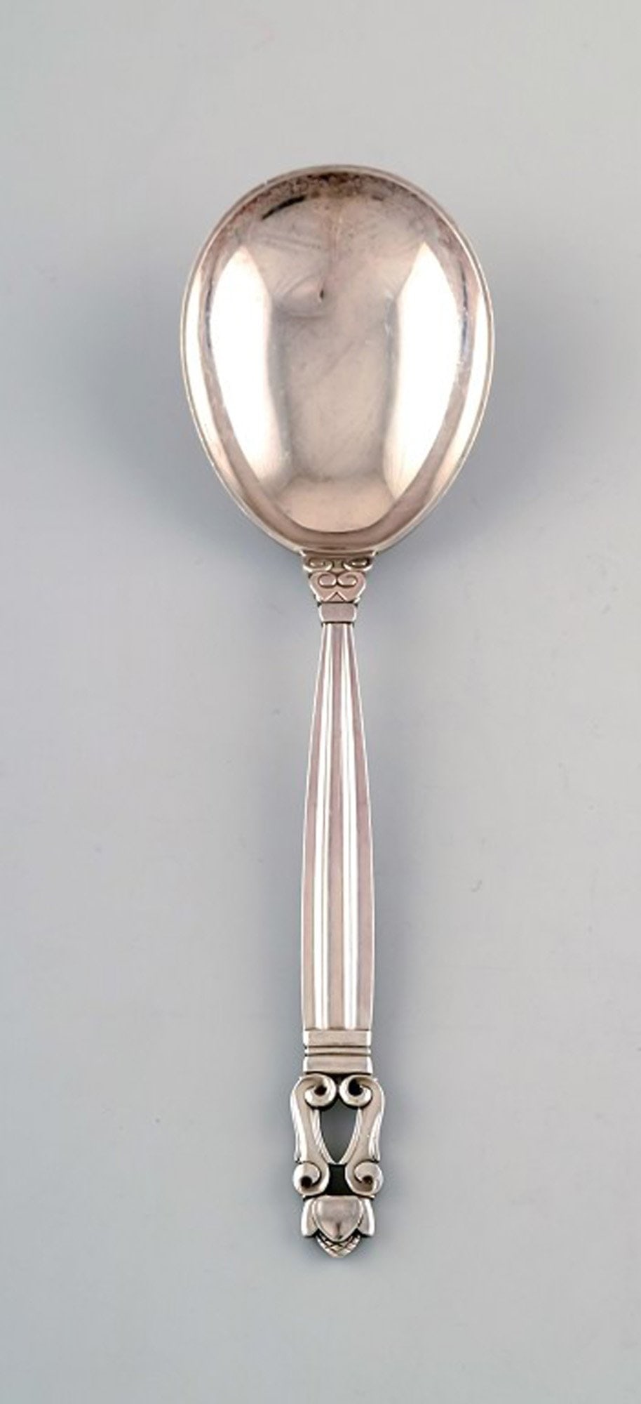 Georg Jensen "Acorn" serving spoon in Sterling silver.: Georg Jensen "Acorn" serving spoon in Sterling silver. 4 PCS. in stock. Designer: Johan Rohde. Length: 21 cm. Stamped. In perfect condition. Reserve: $210.00 Shipping: Domestic: Shipping rates are det
