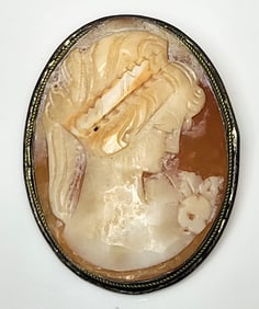 Vintage Silver Hand-Carved Shell Cameo Pendant/Brooch