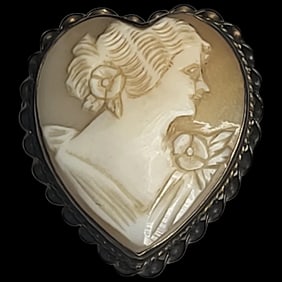 Vintage Heart-Shaped Cameo Brooch/Pin