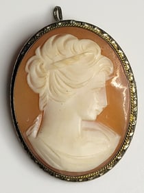 Vintage Silver Hand-Carved Shell Cameo Pendant/Brooch