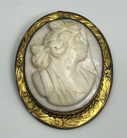 Vintage Cameo Brooch/Pin
